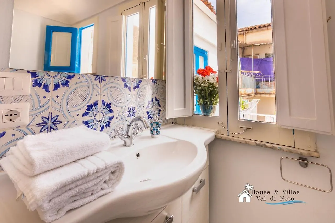 House&Villas - Sea Apartment シラクーサ 0*,  イタリア